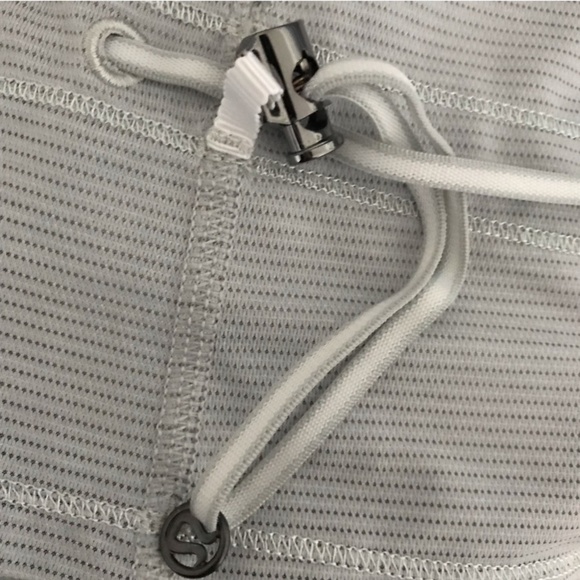 Lululemon grey top - Picture 4 of 4